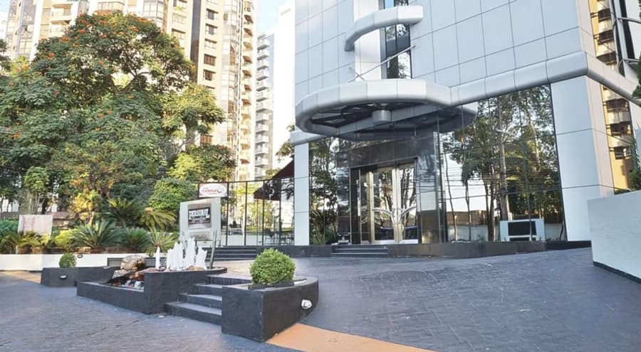 Fachada do edifício do escritório em Alphaville, Barueri